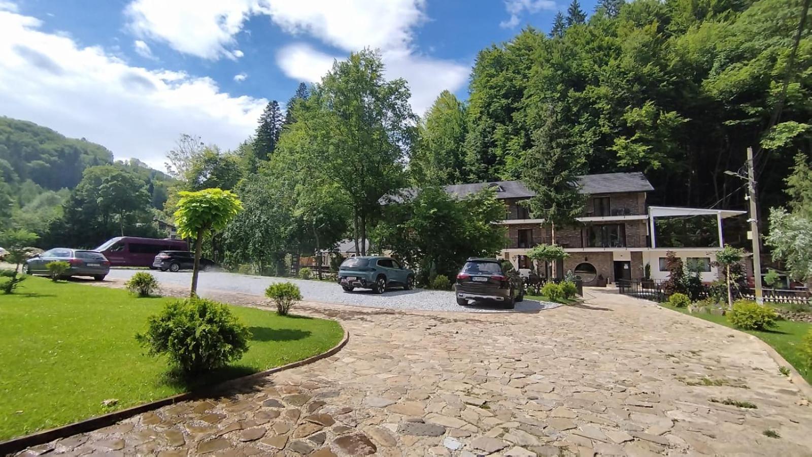 La Rascruce De Ape Hotell Sucevita Eksteriør bilde